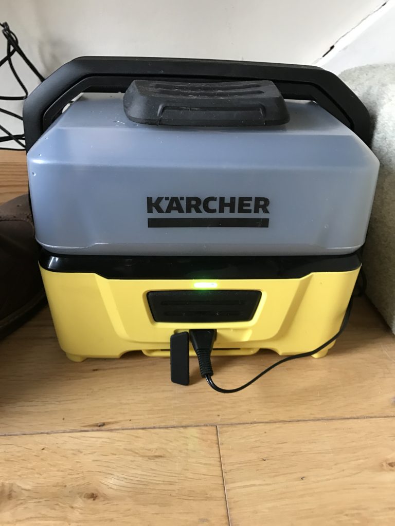 Kärcher OC3 Mobile Outdoor Cleaner - Charging Indicator